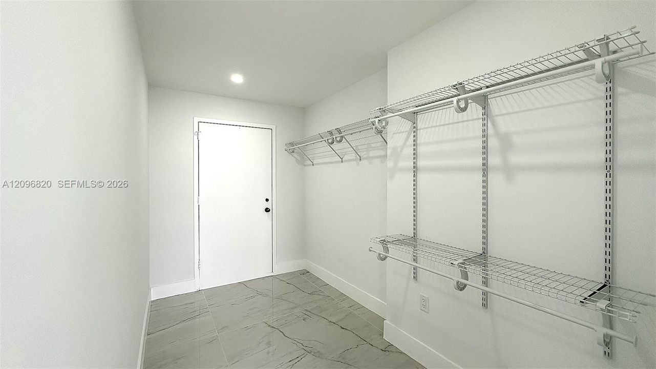For Rent: $2,850 (2 beds, 2 baths, 1303 Square Feet)