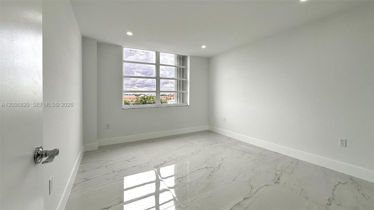 For Rent: $2,850 (2 beds, 2 baths, 1303 Square Feet)
