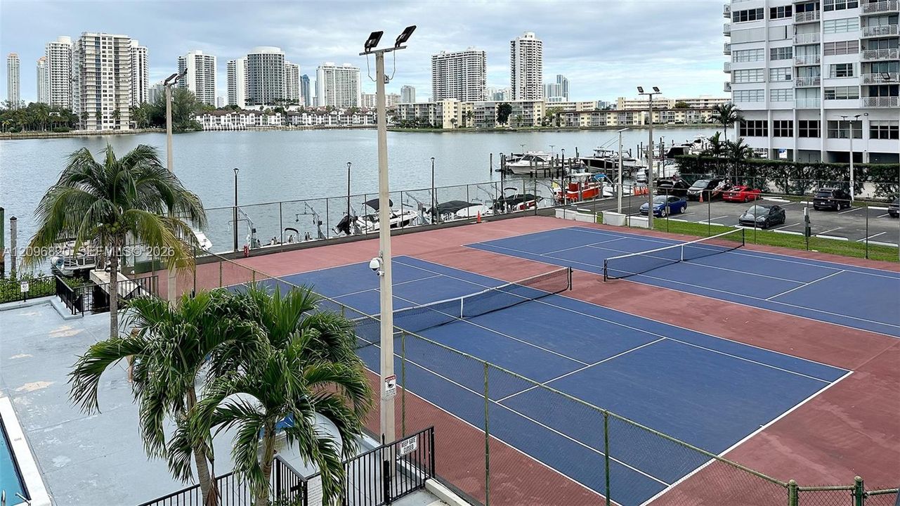For Rent: $2,850 (2 beds, 2 baths, 1303 Square Feet)