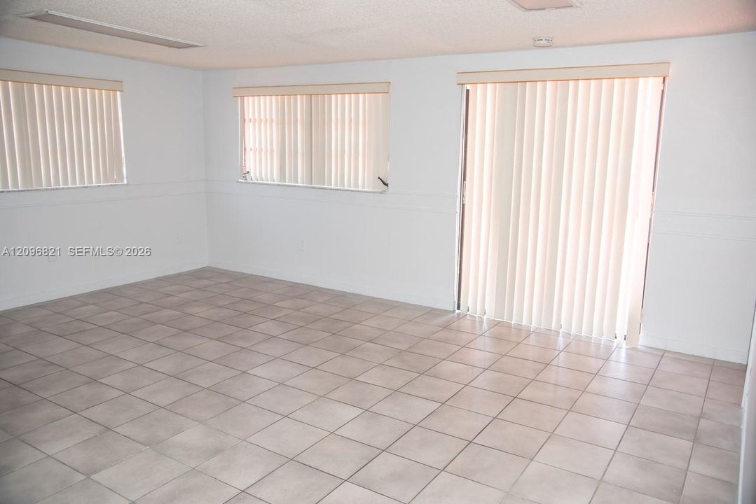 En Renta: $3,350 (3 camas, 2 baños, 1260 Pies cuadrados)