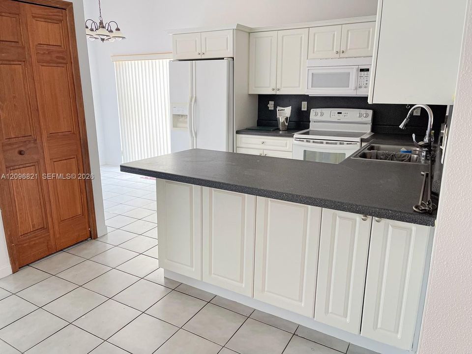 En Renta: $3,350 (3 camas, 2 baños, 1260 Pies cuadrados)