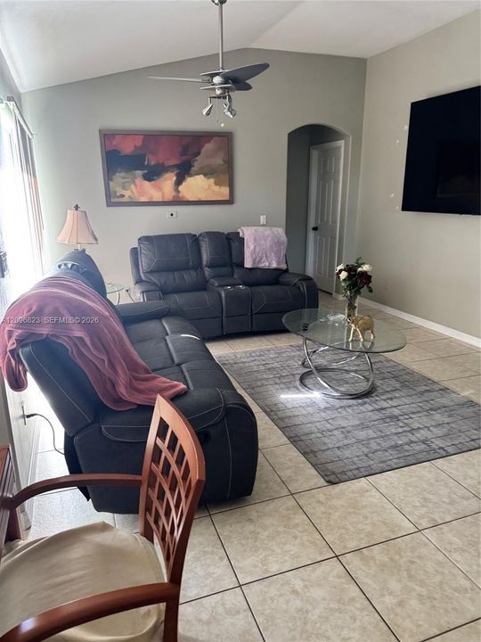 For Sale: $535,000 (4 beds, 3 baths, 2041 Square Feet)