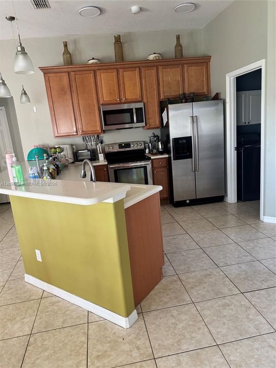 For Sale: $535,000 (4 beds, 3 baths, 2041 Square Feet)