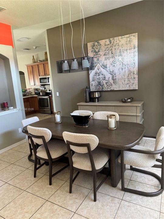 For Sale: $535,000 (4 beds, 3 baths, 2041 Square Feet)