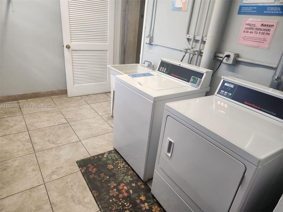 For Sale: $295,000 (2 beds, 2 baths, 1027 Square Feet)