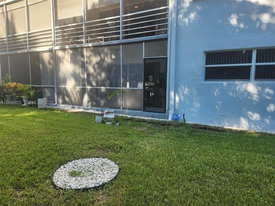 For Sale: $295,000 (2 beds, 2 baths, 1027 Square Feet)