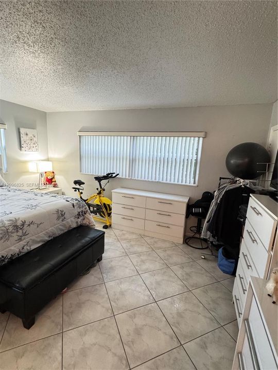 For Sale: $295,000 (2 beds, 2 baths, 1027 Square Feet)