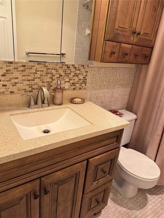 For Sale: $295,000 (2 beds, 2 baths, 1027 Square Feet)