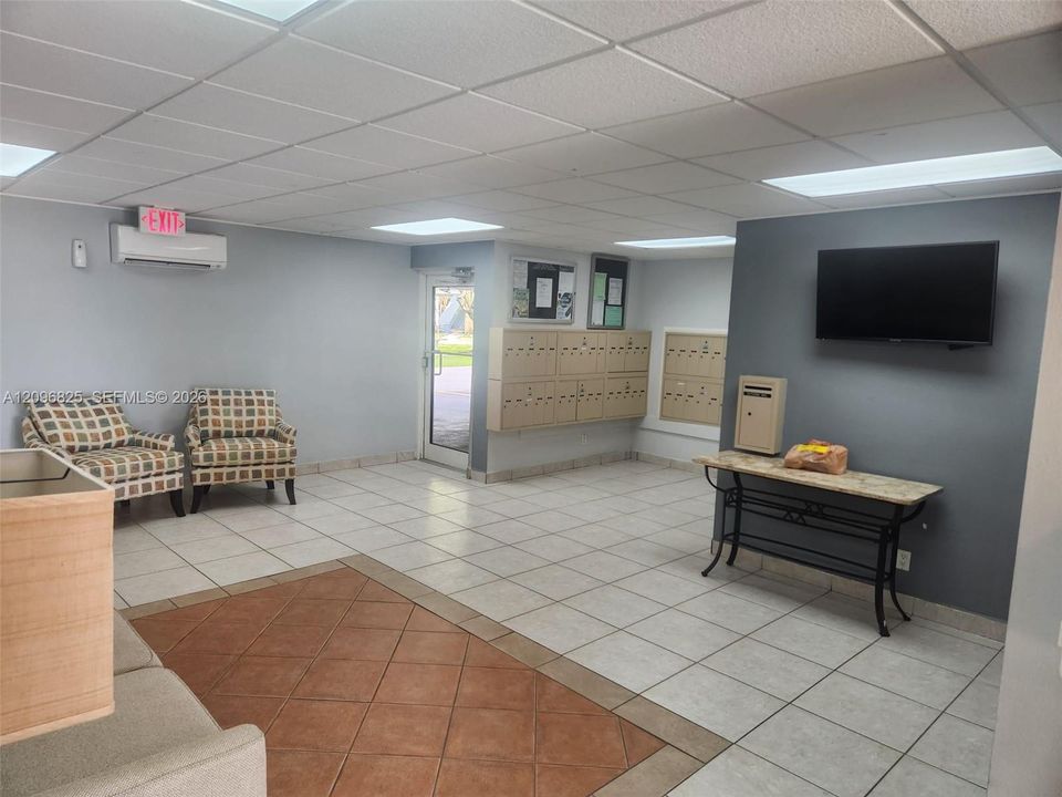 For Sale: $295,000 (2 beds, 2 baths, 1027 Square Feet)