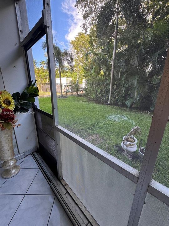 For Sale: $295,000 (2 beds, 2 baths, 1027 Square Feet)