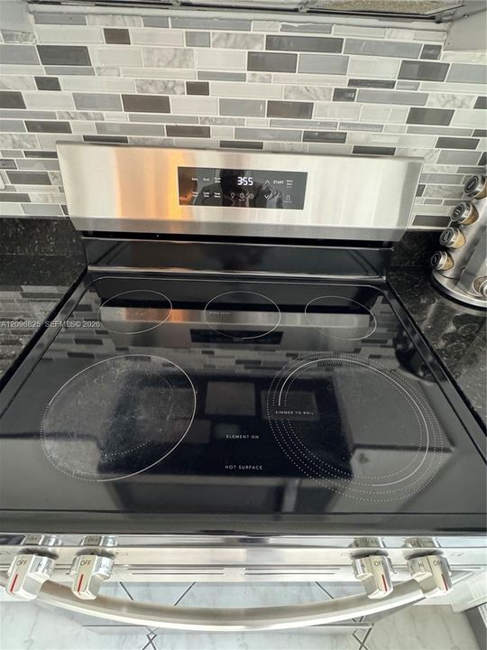 For Sale: $295,000 (2 beds, 2 baths, 1027 Square Feet)