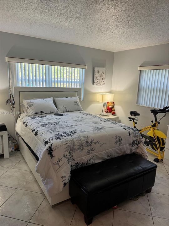 For Sale: $295,000 (2 beds, 2 baths, 1027 Square Feet)