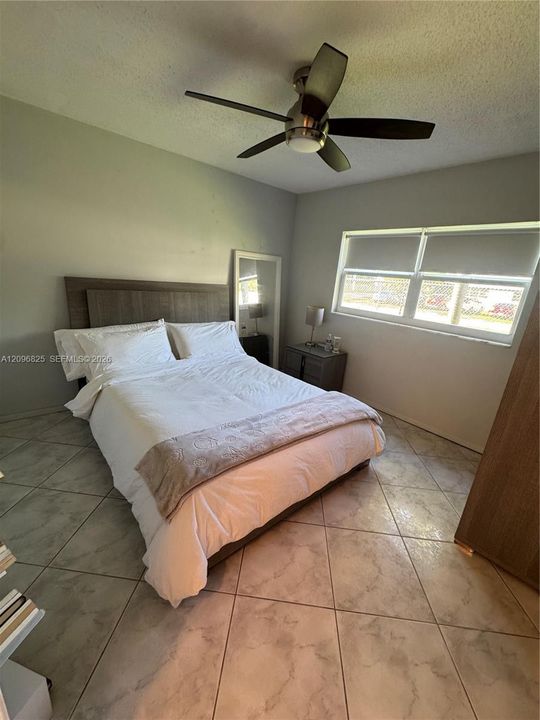 For Sale: $295,000 (2 beds, 2 baths, 1027 Square Feet)