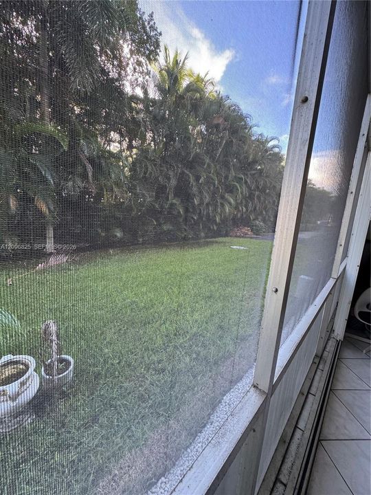 For Sale: $295,000 (2 beds, 2 baths, 1027 Square Feet)