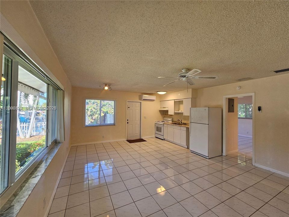 For Rent: $1,850 (1 beds, 1 baths, 750 Square Feet)