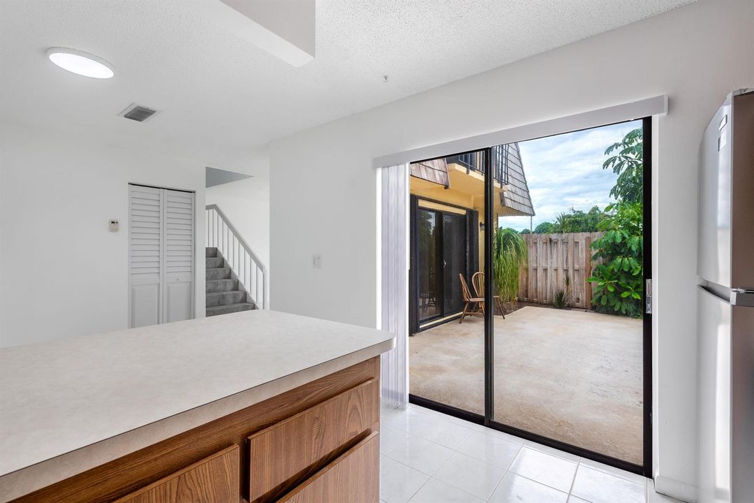 124LakeArborDrPalmSprings-15
