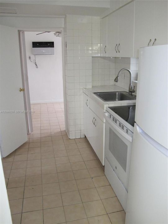 For Rent: $1,700 (1 beds, 1 baths, 2902 Square Feet)