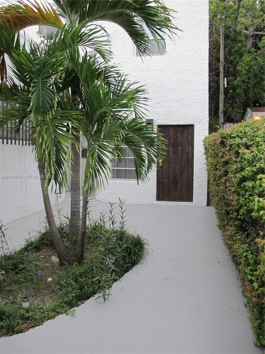 For Rent: $1,700 (1 beds, 1 baths, 2902 Square Feet)