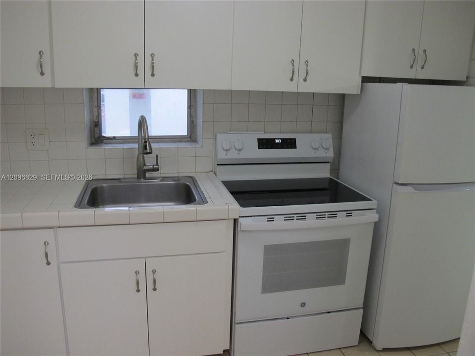 For Rent: $1,700 (1 beds, 1 baths, 2902 Square Feet)