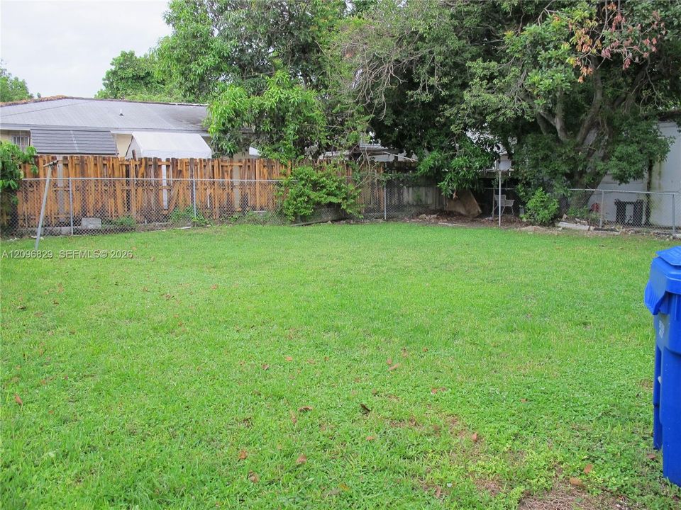 For Rent: $1,700 (1 beds, 1 baths, 2902 Square Feet)