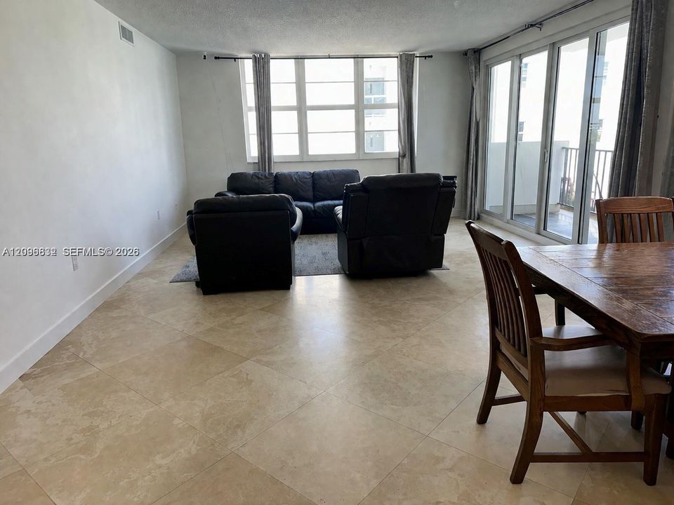 For Sale: $650,000 (2 beds, 2 baths, 1510 Square Feet)