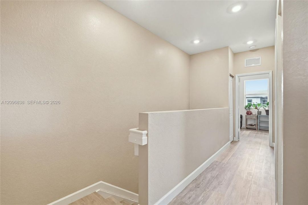 В аренду: $2,400 (3 спален, 2 ванн, 1393 Квадратных фут)