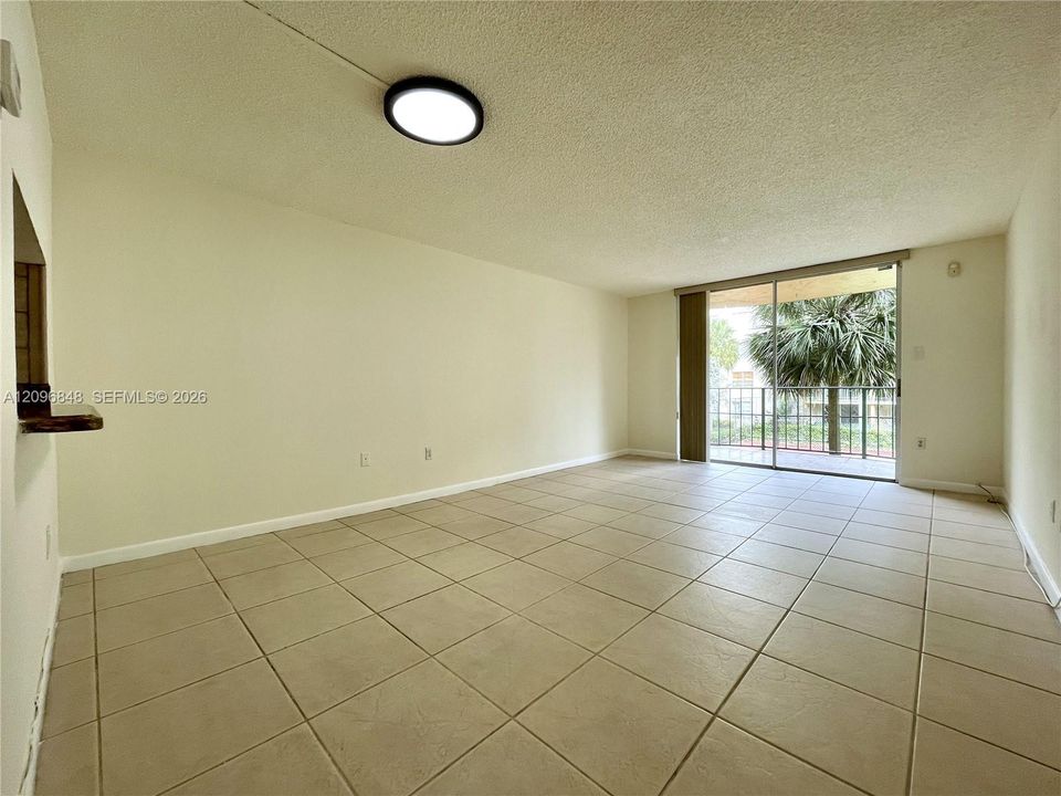 For Rent: $1,950 (1 beds, 1 baths, 690 Square Feet)