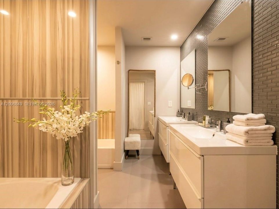 For Rent: $7,990 (3 beds, 2 baths, 1644 Square Feet)