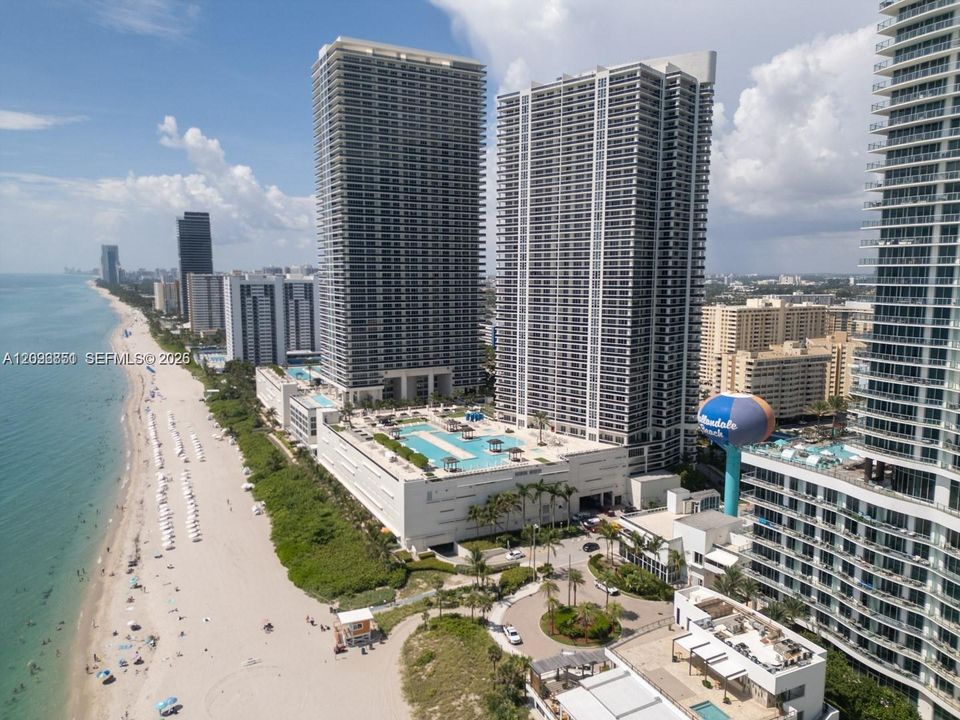 For Rent: $5,999 (2 beds, 2 baths, 1423 Square Feet)