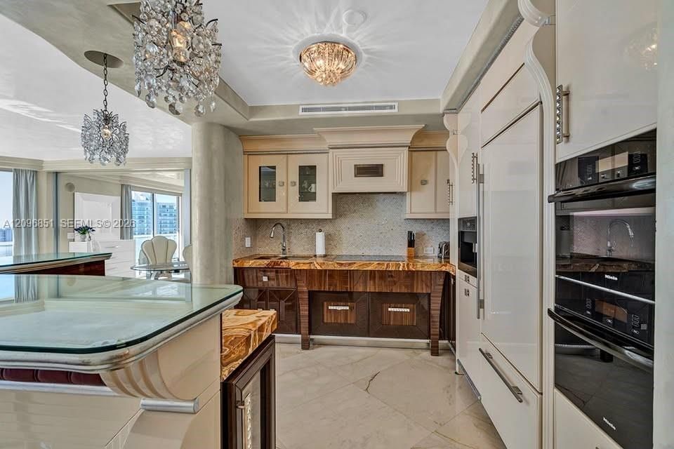For Rent: $5,999 (2 beds, 2 baths, 1423 Square Feet)