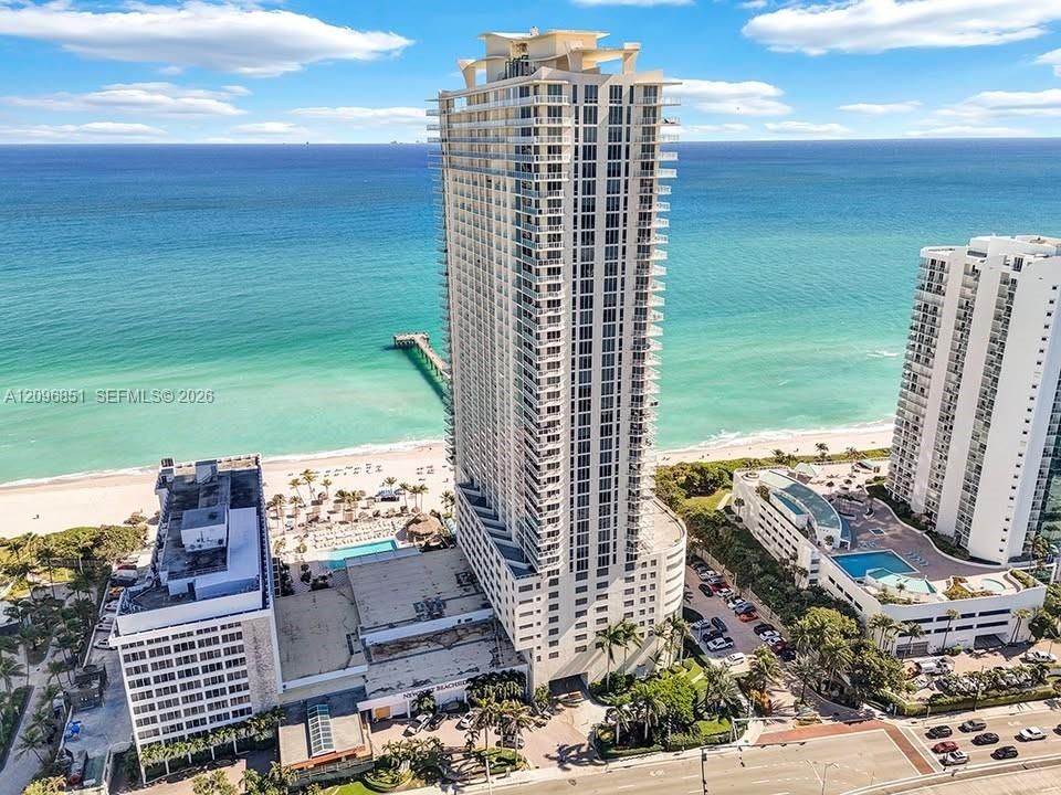 For Rent: $5,999 (2 beds, 2 baths, 1423 Square Feet)
