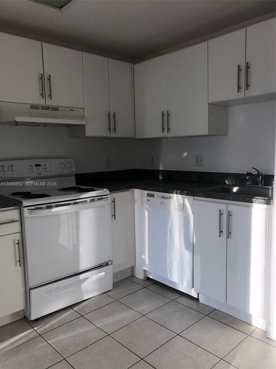 For Rent: $1,900 (1 beds, 1 baths, 486 Square Feet)