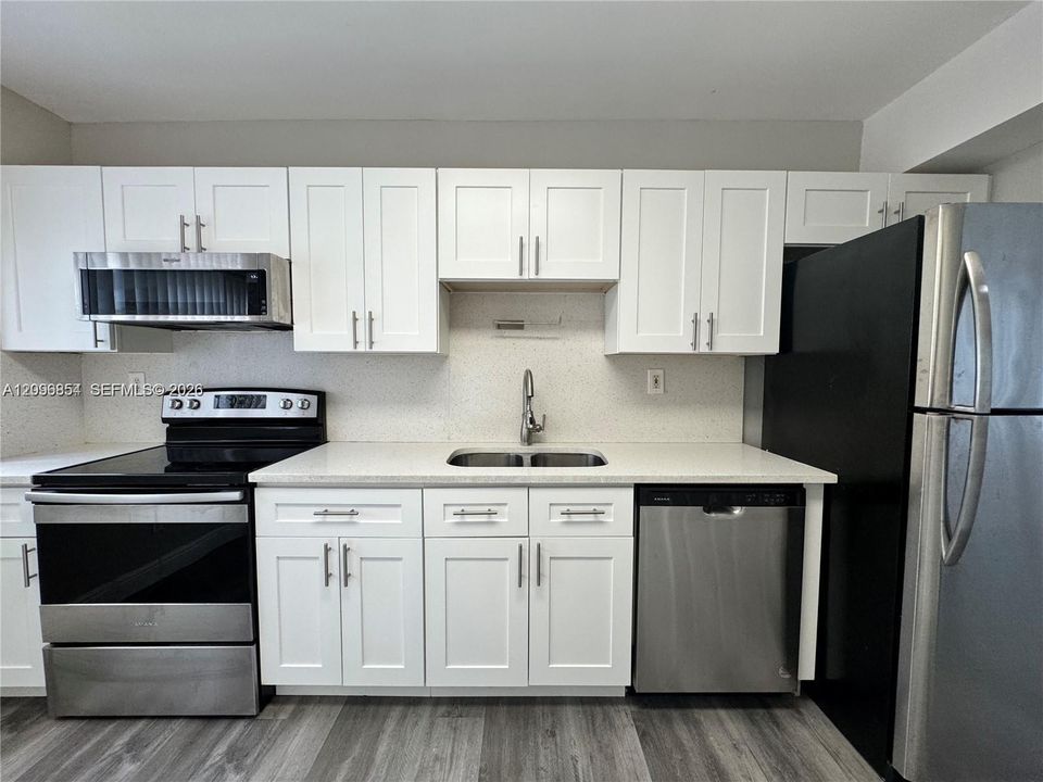 For Rent: $1,650 (1 beds, 1 baths, 650 Square Feet)