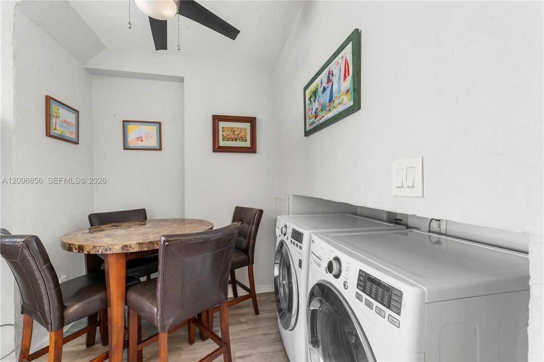 For Rent: $2,150 (1 beds, 1 baths, 558 Square Feet)