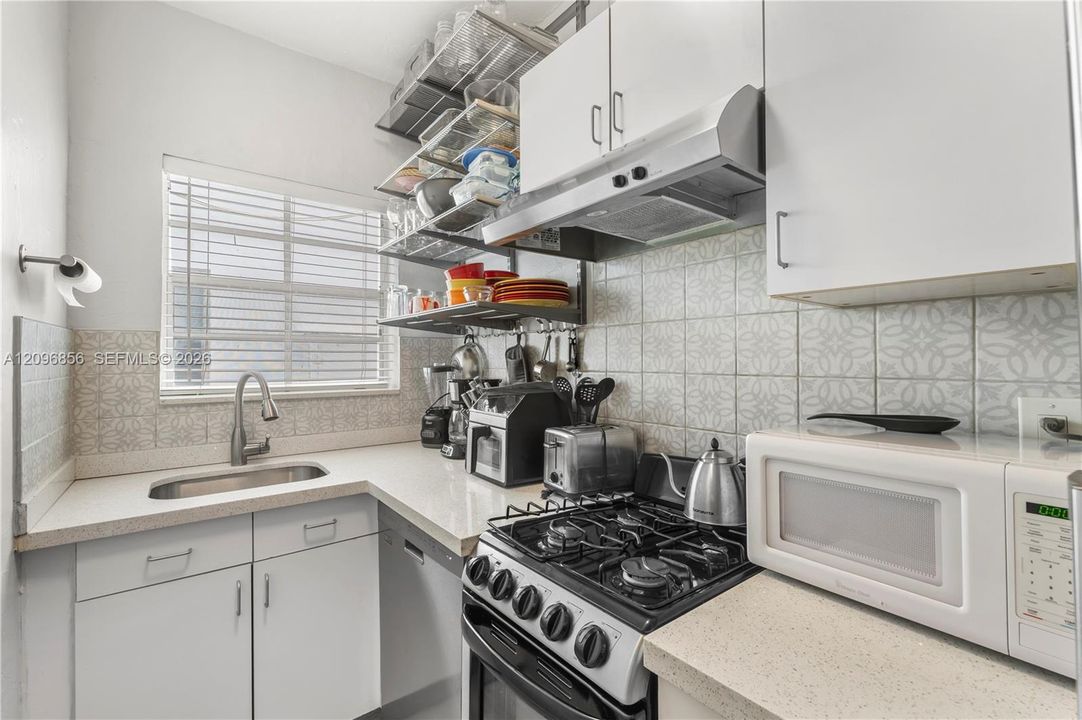 For Rent: $2,150 (1 beds, 1 baths, 558 Square Feet)