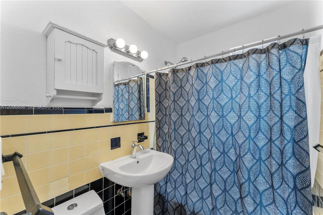 For Rent: $2,150 (1 beds, 1 baths, 558 Square Feet)