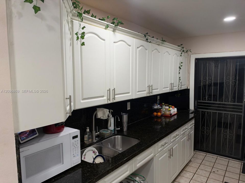 На продажу: $380,000 (3 спален, 2 ванн, 1120 Квадратных фут)
