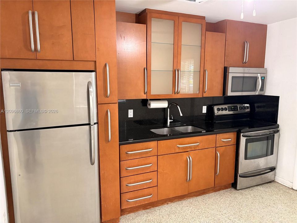 Recently Rented: $2,400 (2 beds, 1 baths, 1000 Square Feet)