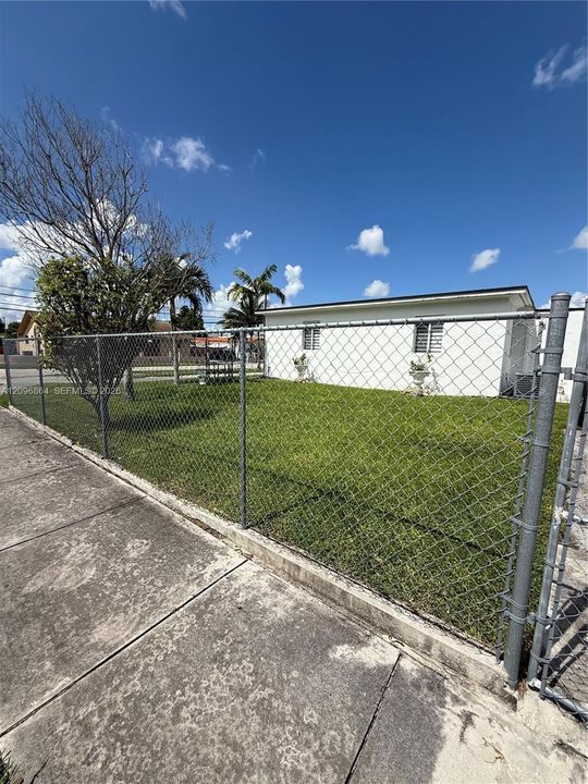 For Rent: $3,000 (2 beds, 2 baths, 1377 Square Feet)