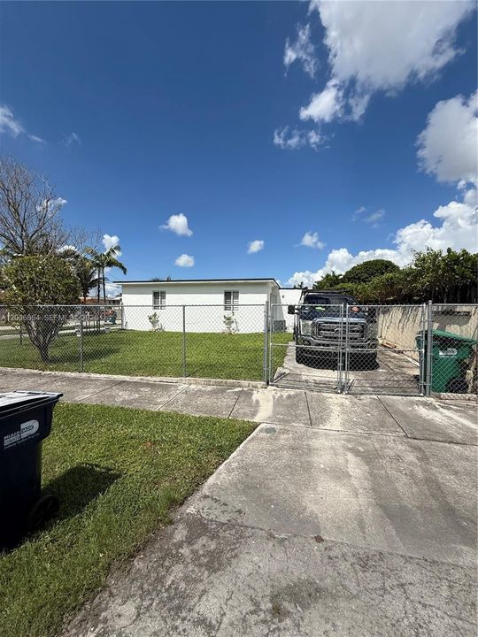 For Rent: $3,000 (2 beds, 2 baths, 1377 Square Feet)