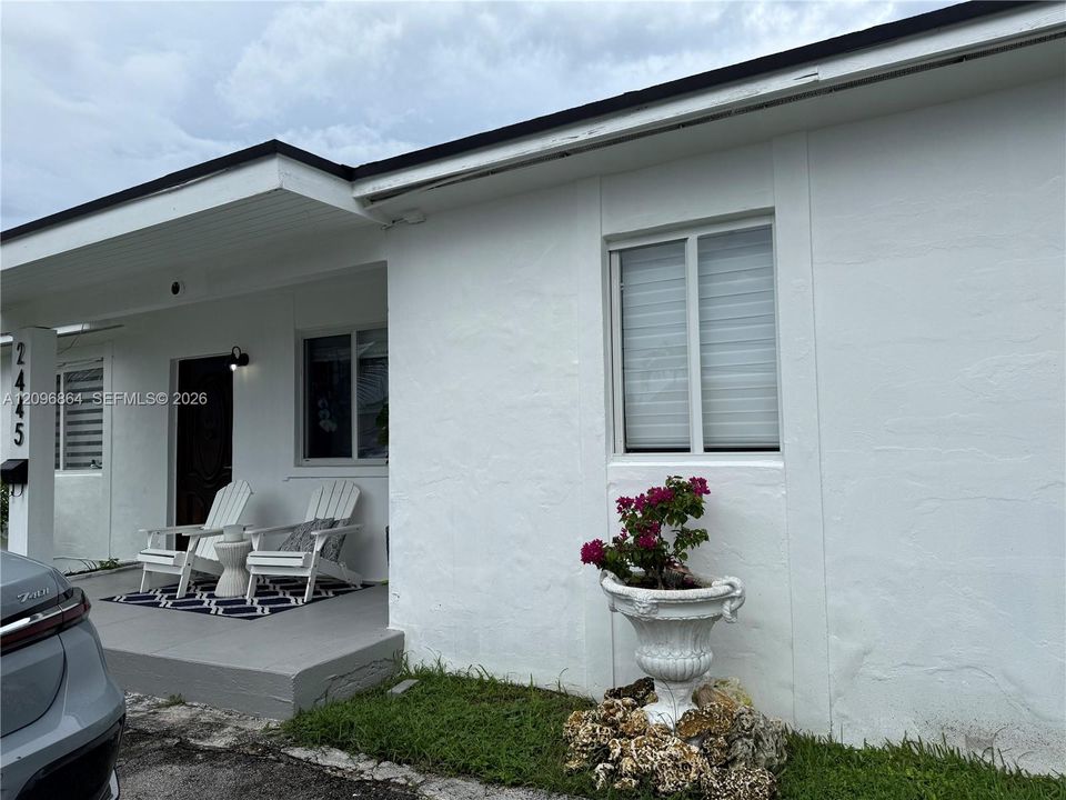 For Rent: $3,000 (2 beds, 2 baths, 1377 Square Feet)