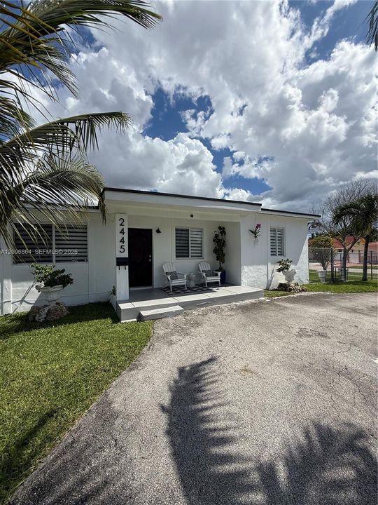 For Rent: $3,000 (2 beds, 2 baths, 1377 Square Feet)