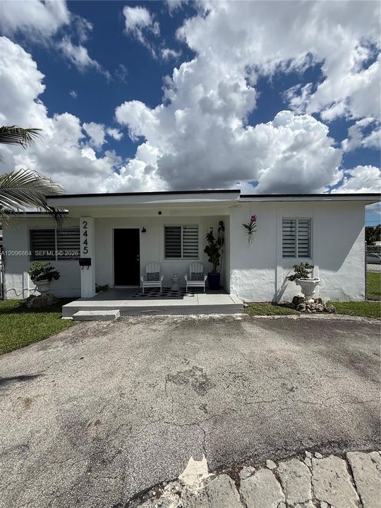 For Rent: $3,000 (2 beds, 2 baths, 1377 Square Feet)