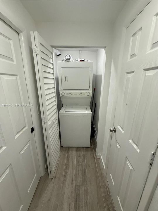 For Rent: $3,000 (2 beds, 2 baths, 1377 Square Feet)