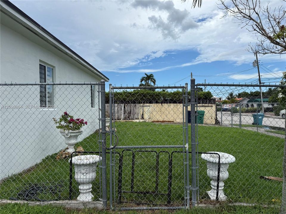 For Rent: $3,000 (2 beds, 2 baths, 1377 Square Feet)
