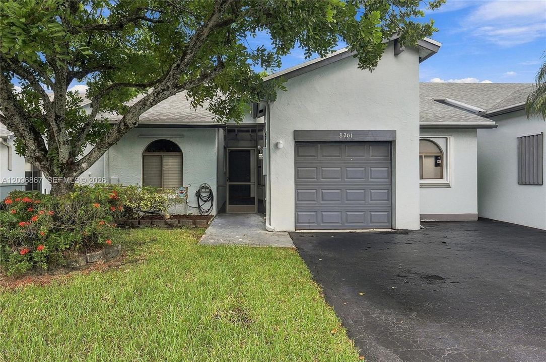 待售: $349,000 (2 贝兹, 2 浴室, 1256 平方英尺)
