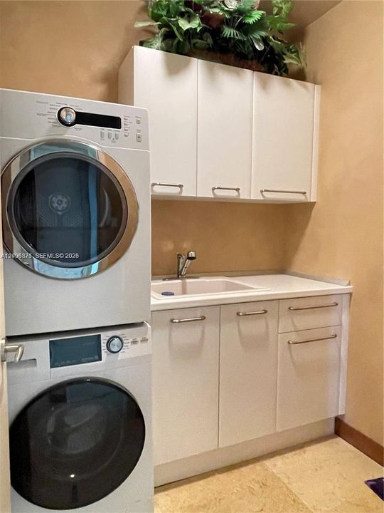 В аренду: $17,000 (3 спален, 4 ванн, 2772 Квадратных фут)