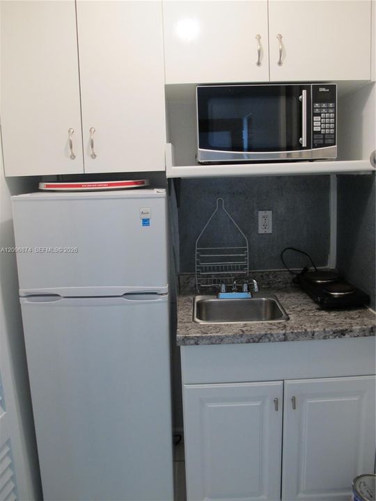 For Rent: $1,300 (0 beds, 1 baths, 2902 Square Feet)
