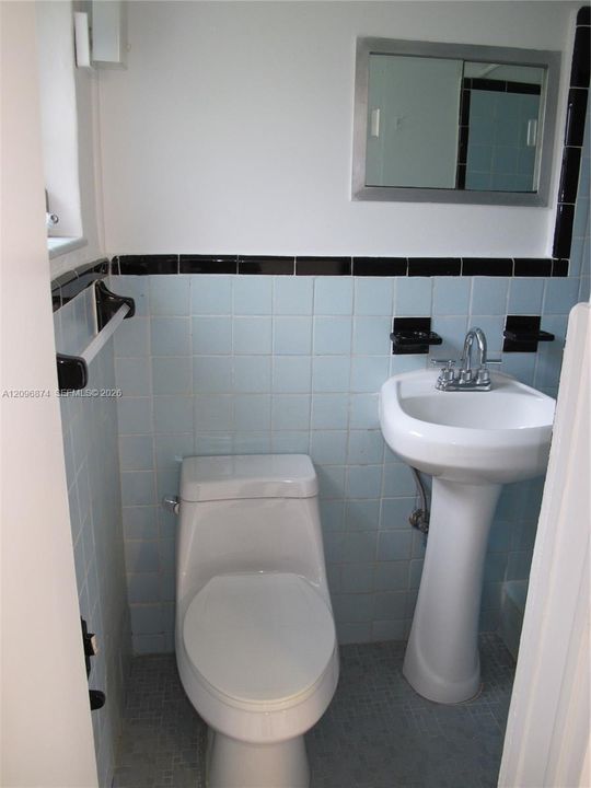 For Rent: $1,300 (0 beds, 1 baths, 2902 Square Feet)