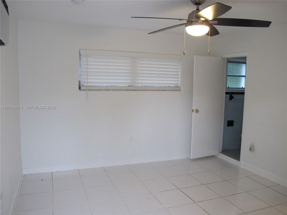 For Rent: $1,300 (0 beds, 1 baths, 2902 Square Feet)
